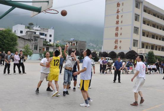 雷波民族中學(xué)地址在哪里？