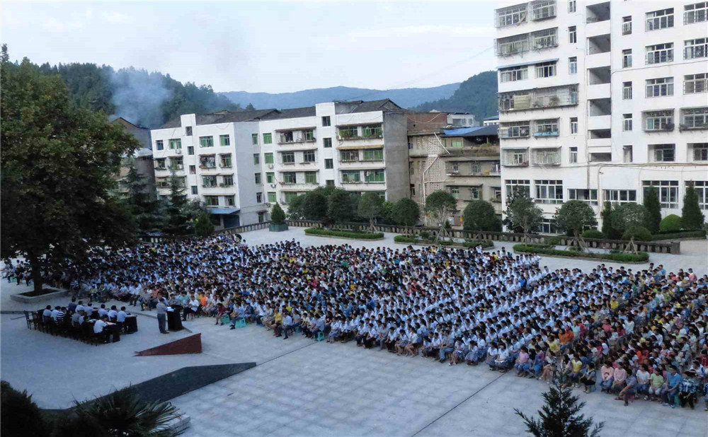 平昌縣響灘中學(xué)學(xué)校地址在哪里？